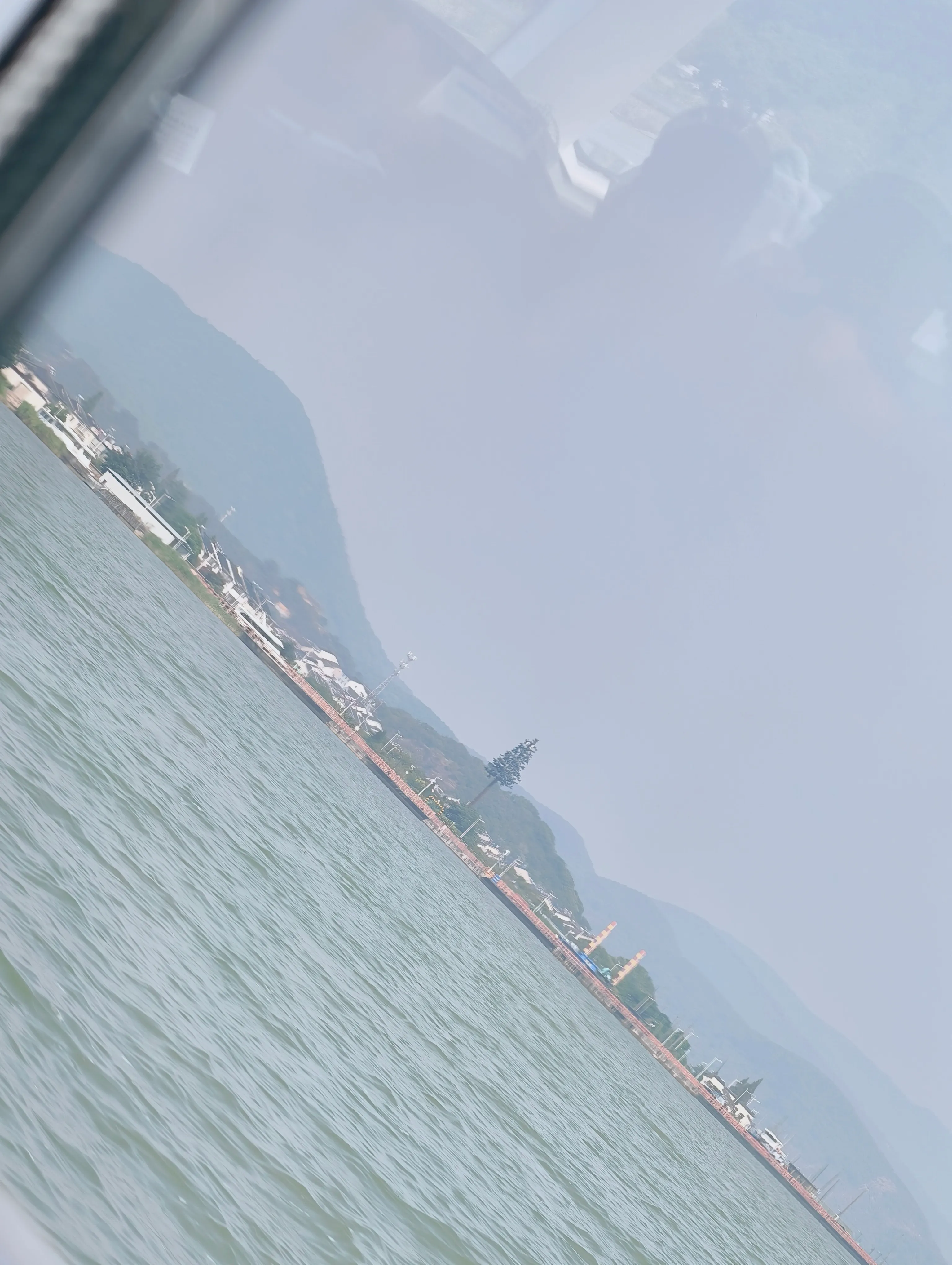像洱海一样开阔的湖面
